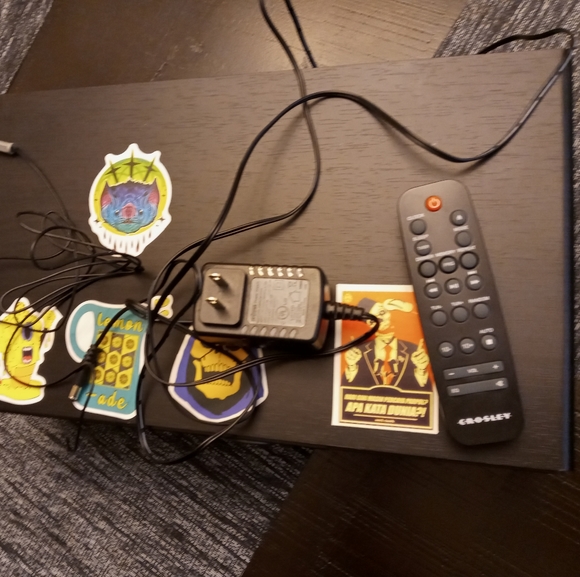 Crosley blueTooth sound system. and FM - Picture 4 of 5